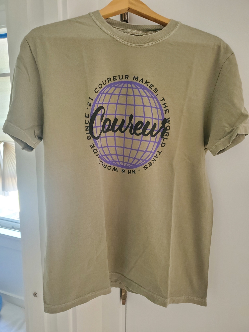 Coureur Graphic Tee in Olive with Purple Globe